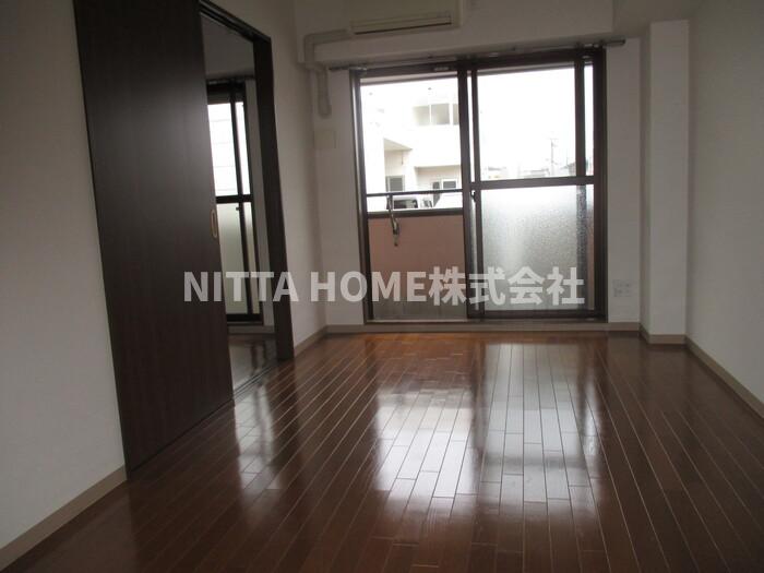 居室・リビング　リビングルームは１０帖のお部屋です◇