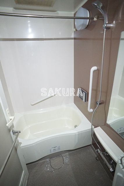 バス・シャワールーム　雨の日でも安心の浴室乾燥機付きです♪