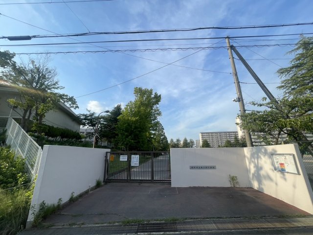 小学校　吹田市立桃山台小学校（小学校）まで233m