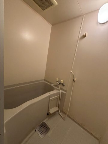 バス・シャワールーム　コンパクトで使いやすいお風呂です