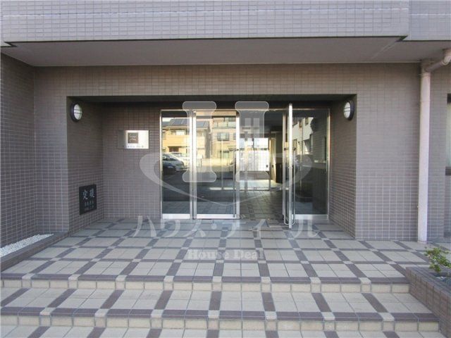 エントランス　ゆとりのあるエントランスです
