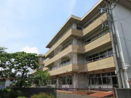 小学校　蕨市立中央東小学校（小学校）まで627m