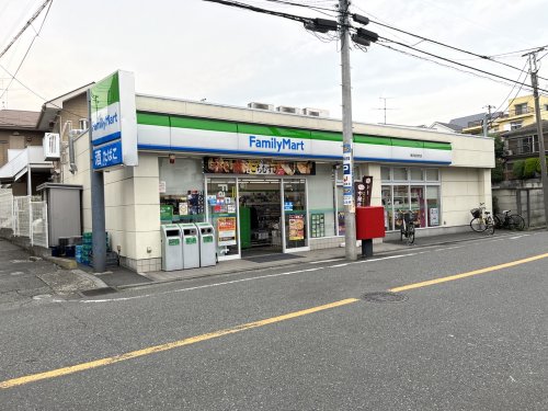 コンビニ　ファミリーマート「横浜釜台町店」（コンビニ）まで643m