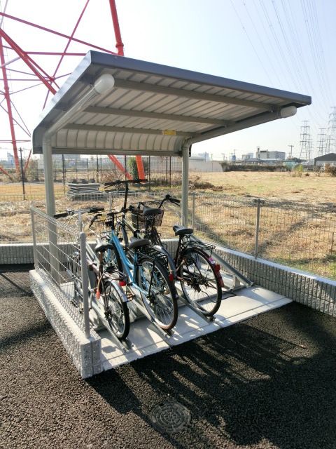 その他共有部分　屋根付きの駐輪場です。