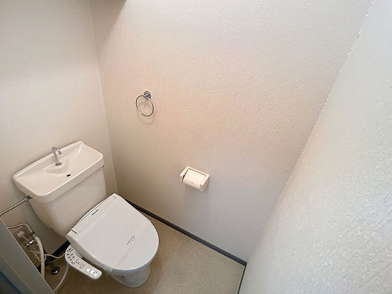 トイレ　※写真は同物件の別部屋です
