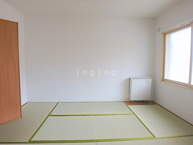 その他部屋・スペース　畳も綺麗で和室にも暖房有！