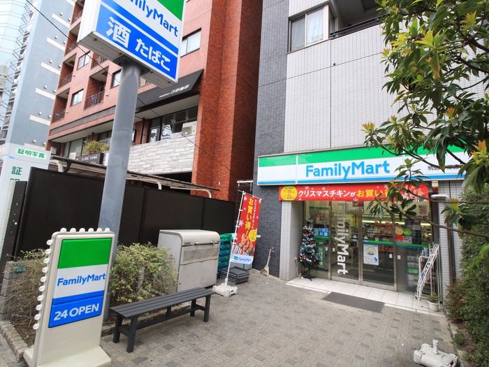 コンビニ　ファミリーマート駒込本郷通店（コンビニ）まで98m