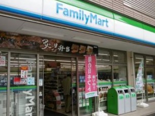 コンビニ　ファミリーマート 新宿税務署通り店（コンビニ）まで168m