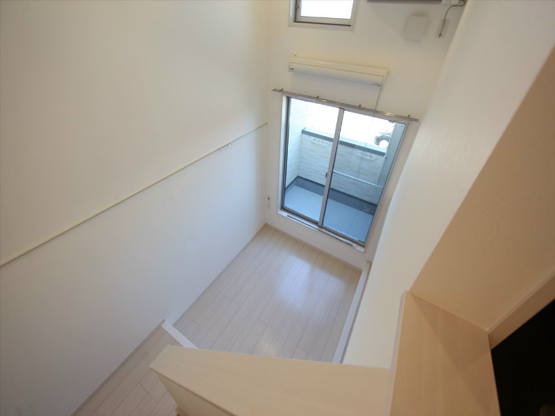 バルコニー　下階洋室4帖　アンダーロフト5帖（収納でも部屋でも使えます）