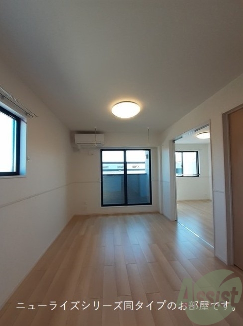 居室・リビング　建築中の同タイプのお写真を使用しております。