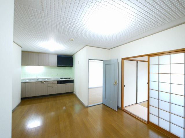 ダルバールやまとの居間写真
