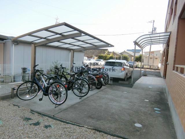 西尾市 3階建 築17年の外観写真