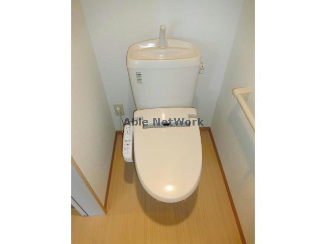 西尾市 3階建 築17年のトイレ写真