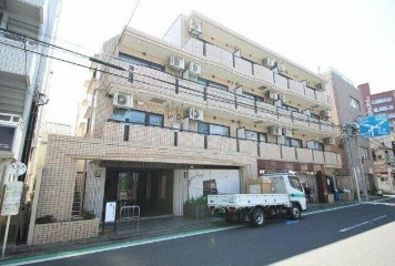 建物外観　鉄筋コンクリート造のがっちりとした建物。