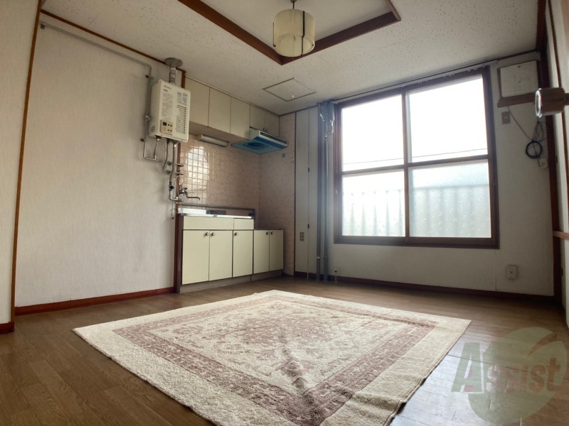 居室・リビング　リビングです。木目のフローリングが落ち着きますね