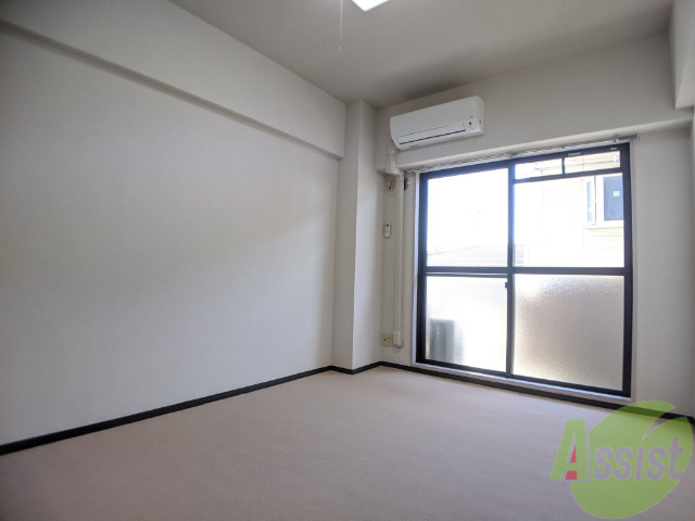 居室・リビング　６．５帖の洋室です。生活のメインとなる部屋ですね。