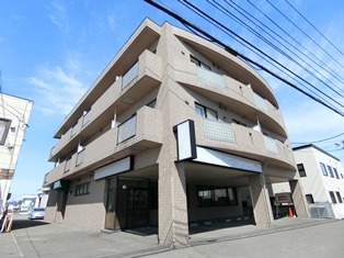 札幌市清田区北野五条のマンションの建物外観