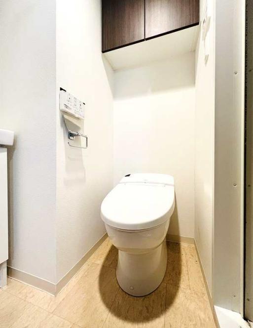 トイレ　反転タイプになります。