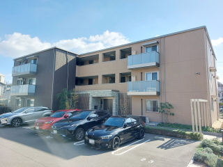 松山市生石町のマンションの建物外観