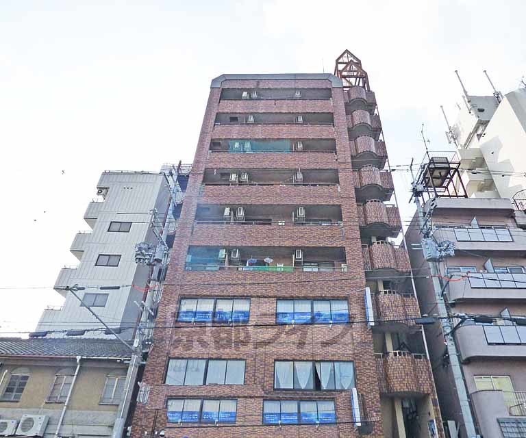 京都市上京区北小路室町のマンションの建物外観