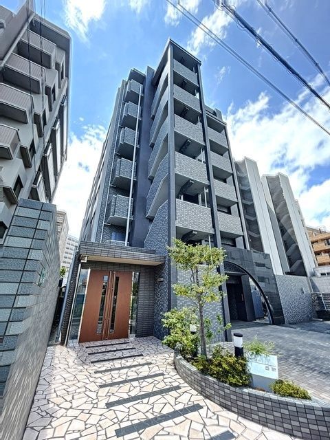 【福岡市早良区西新のマンションの建物外観】