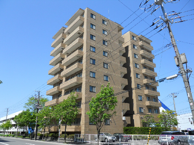 【函館市梁川町のマンションの建物外観】