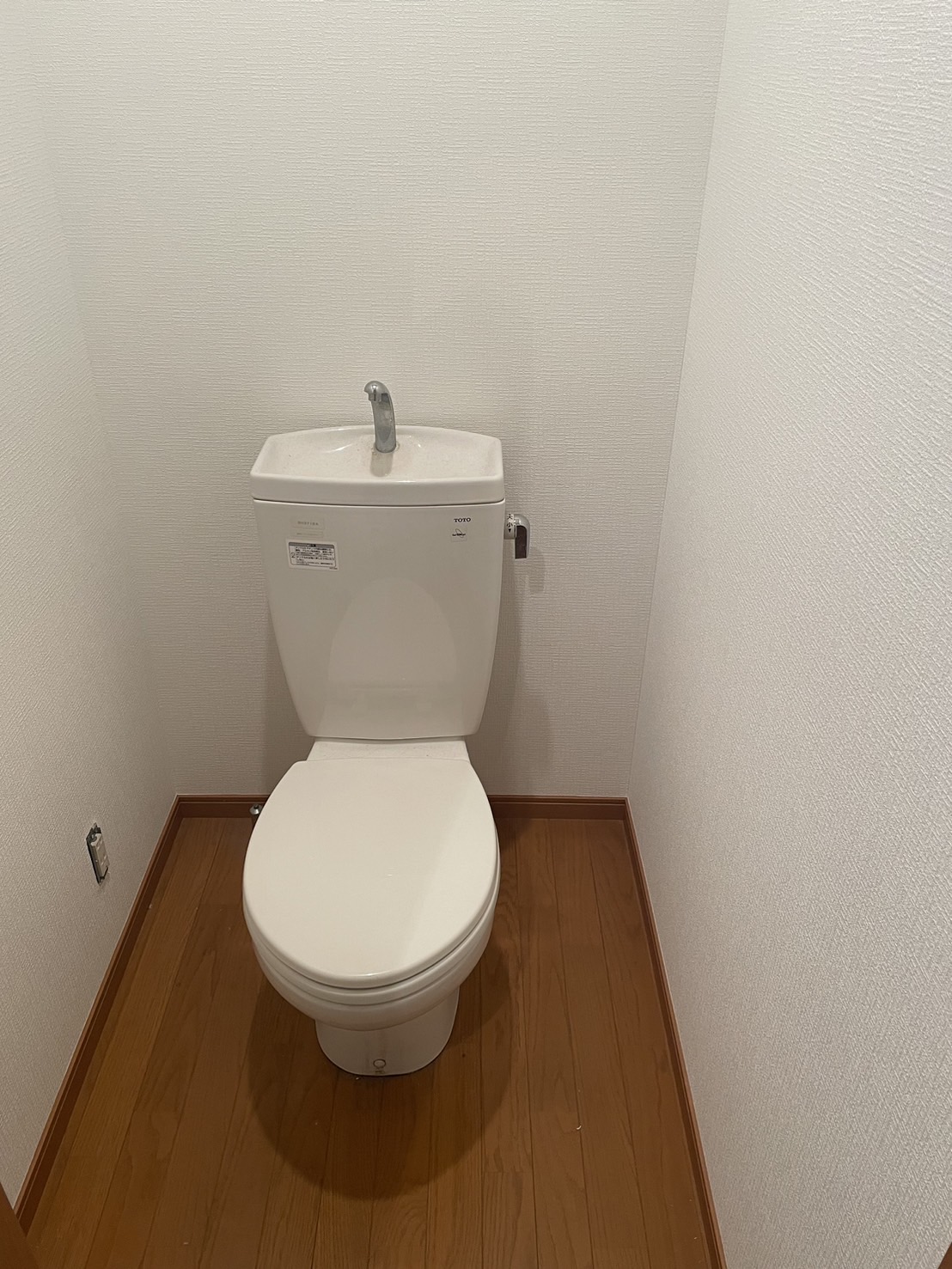 地下鉄谷町線 出戸駅 徒歩3分 3階建 築18年のトイレ写真