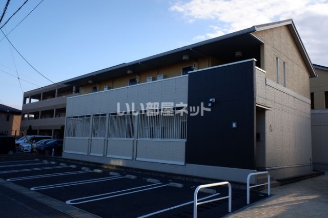 【額田郡幸田町大字相見のアパートの建物外観】