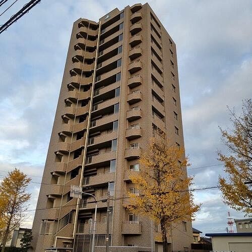 サーパス大泉東の建物外観