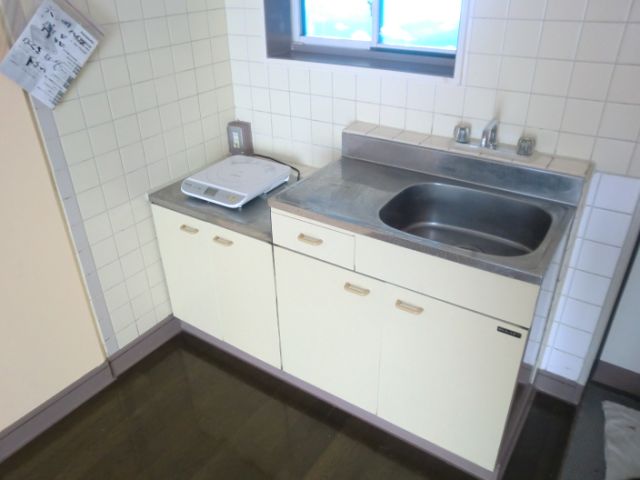 キッチン　収納たっぷりのキッチンです。毎日の自炊もはかどります。