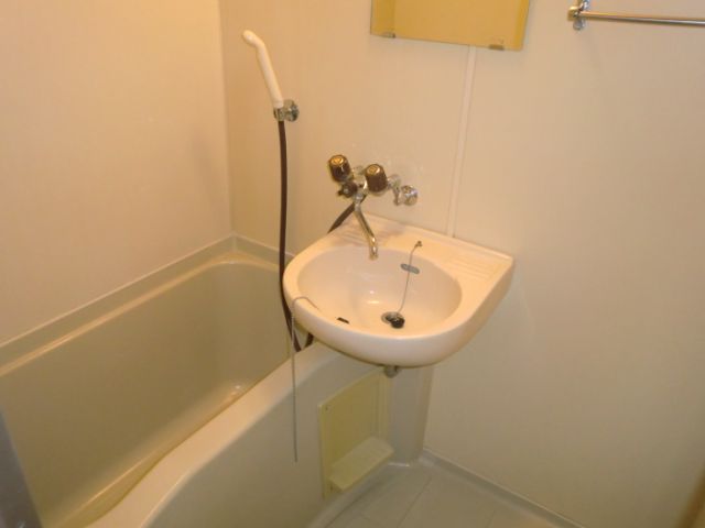 バス・シャワールーム　やっぱりお風呂・トイレ別々ですよね。