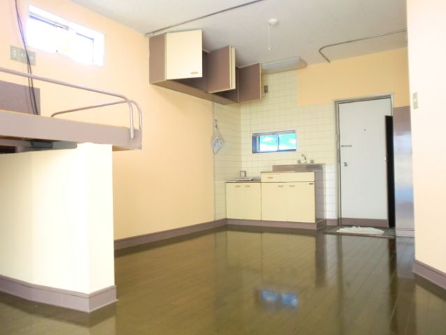 玄関　１０帖もあるのでペットの荷物も置けますね