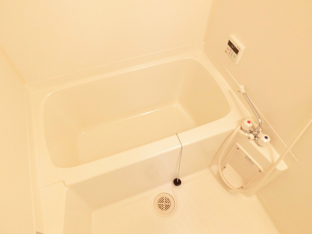 バス・シャワールーム　浴室追い焚き給湯付