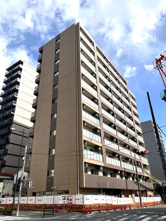 建物外観　完成前の外観を撮影した写真です。