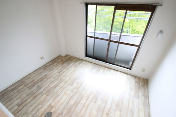 居室・リビング　※別号室の写真です