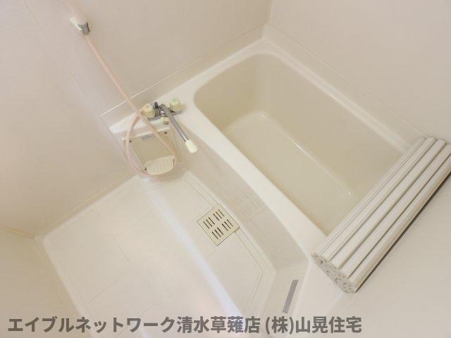 バス・シャワールーム　コンパクトで使いやすいお風呂です