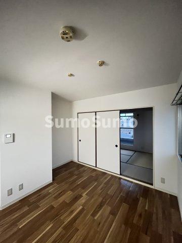 その他部屋・スペース　開放的な寝室です