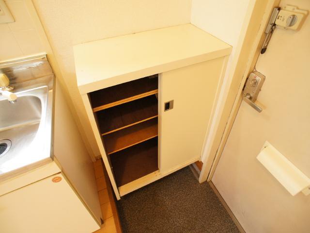 玄関　下駄箱付なので、玄関はいつでもスッキリ片付きますね☆