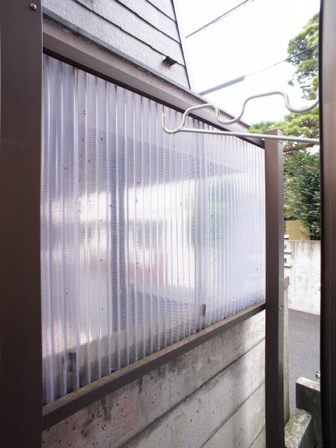 眺望　収納ボックスを置いたり、工夫しながら衣類を収納できます♪