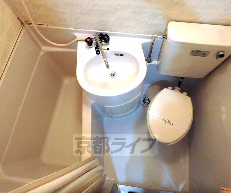 バス・シャワールーム　バスルームです