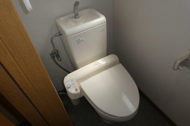 トイレ　温水洗浄便座