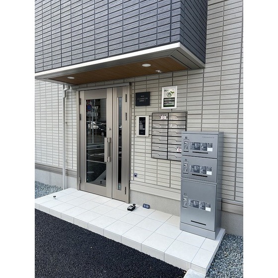 エントランス　オートロック・宅配ボックス付き