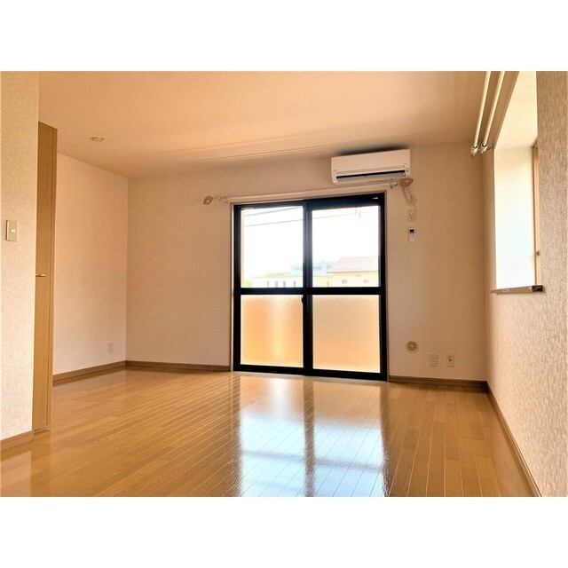 居室・リビング　明るい室内