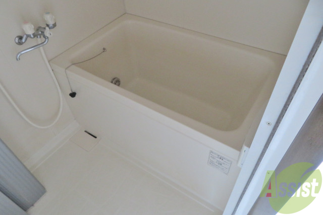 バス・シャワールーム　浴室も広々していて一日の疲れが落ちそうですね。