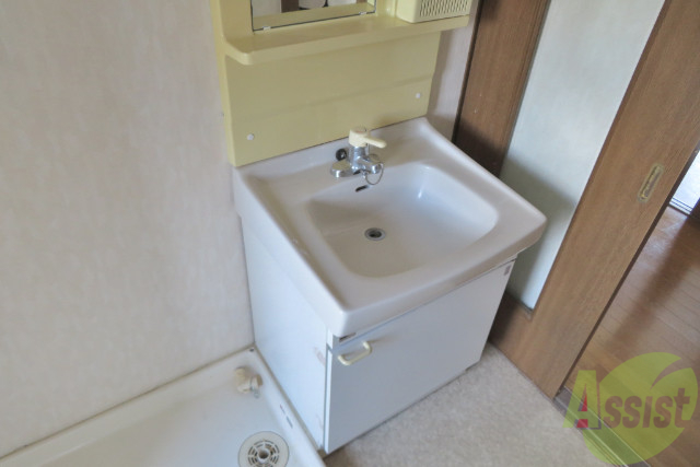 洗面設備　洗面台も設置されています。毎日の身支度が楽しくなりそうですね