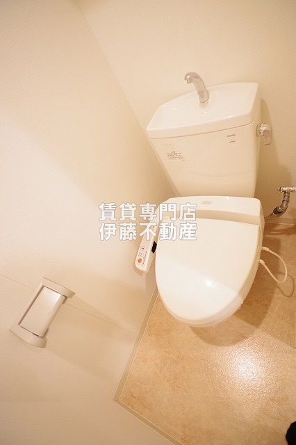 トイレ　温水洗浄暖房便座