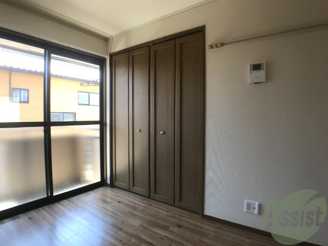 収納　収納スペースは奥行きもあり、様々な物が入りそうです。