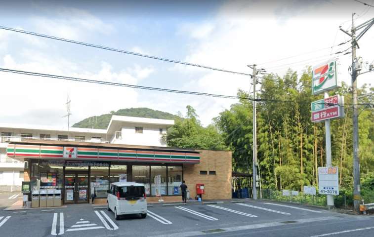 コンビニ　セブンイレブン（コンビニ）まで2631m