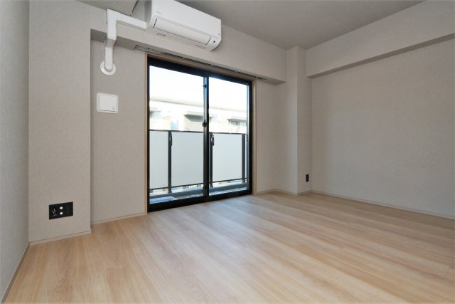 居室・リビング　参考写真（同物件別部屋）