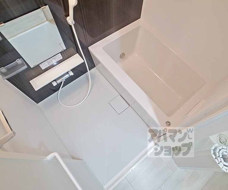 バス・シャワールーム　広々したお風呂です